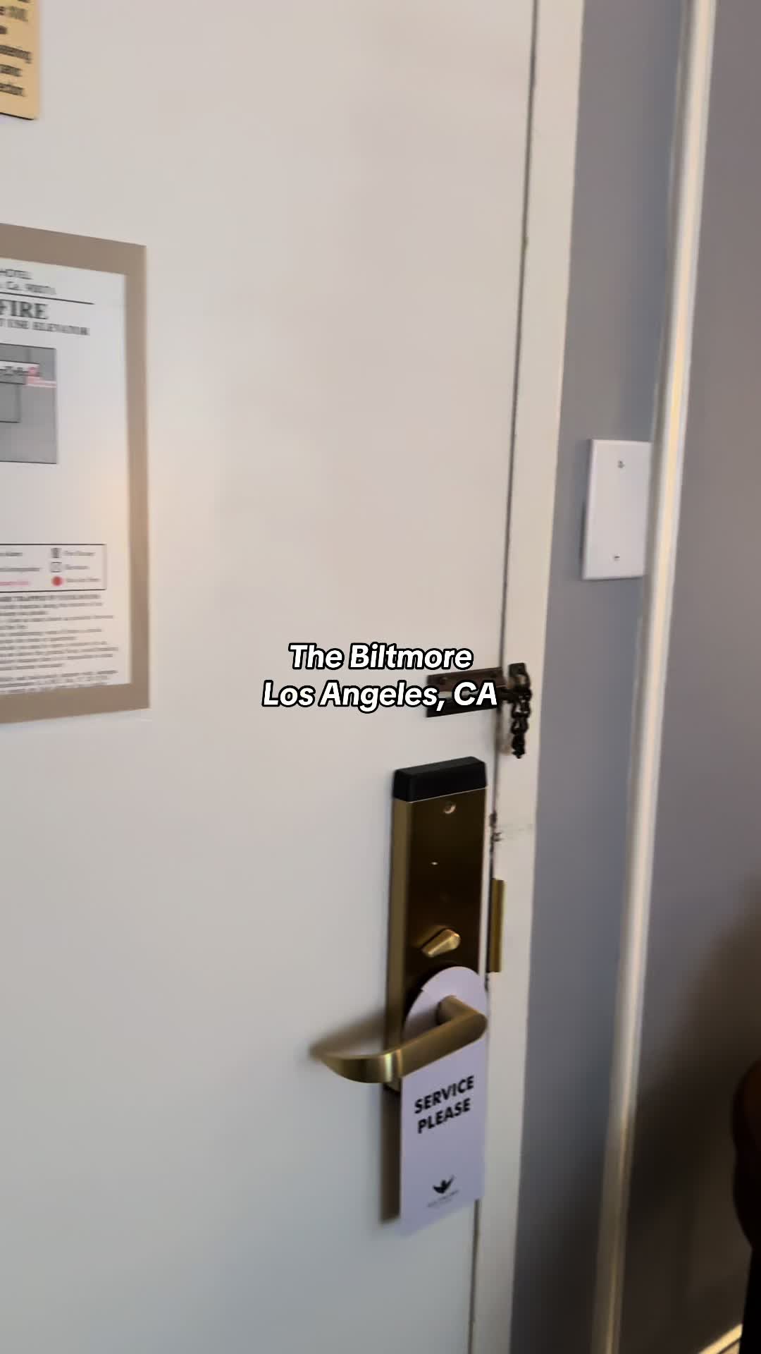 🔔ROOM TOUR🔔

Not only was this hotel gorgeous but it was in the perfect location for the places we wanted to visit without being in the madness! 🏨

-

#travel #traveltok #america #losangeles #california #hotelroom #roomtour #thebiltmore #losangeleshotel #hoteltour 