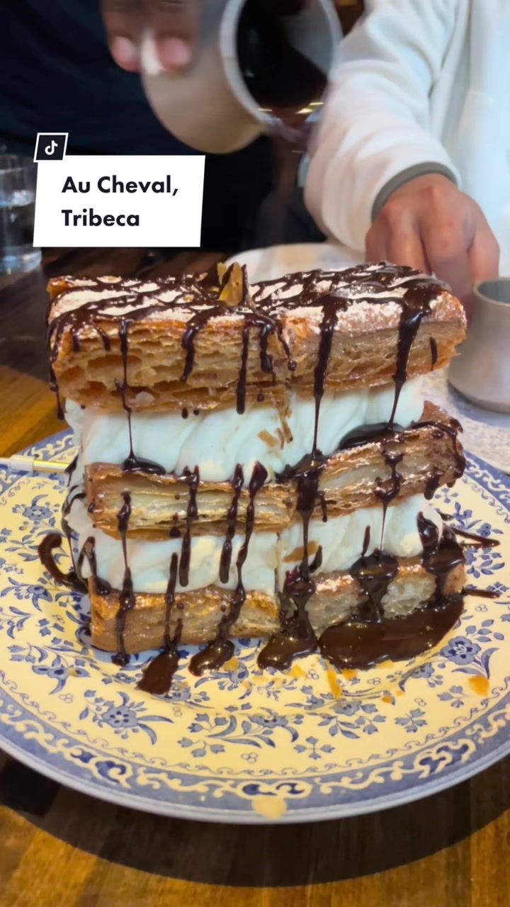 the best burger in nyc!!! 🍔🍔🍔

📍Au Cheval 

#auchevalnyc #aucheval #bestburgernyc #bestburger #viralburger #baconburger #fooodforfooodies #4charles #4charlesdupe #newyorkburger #foodblogger 