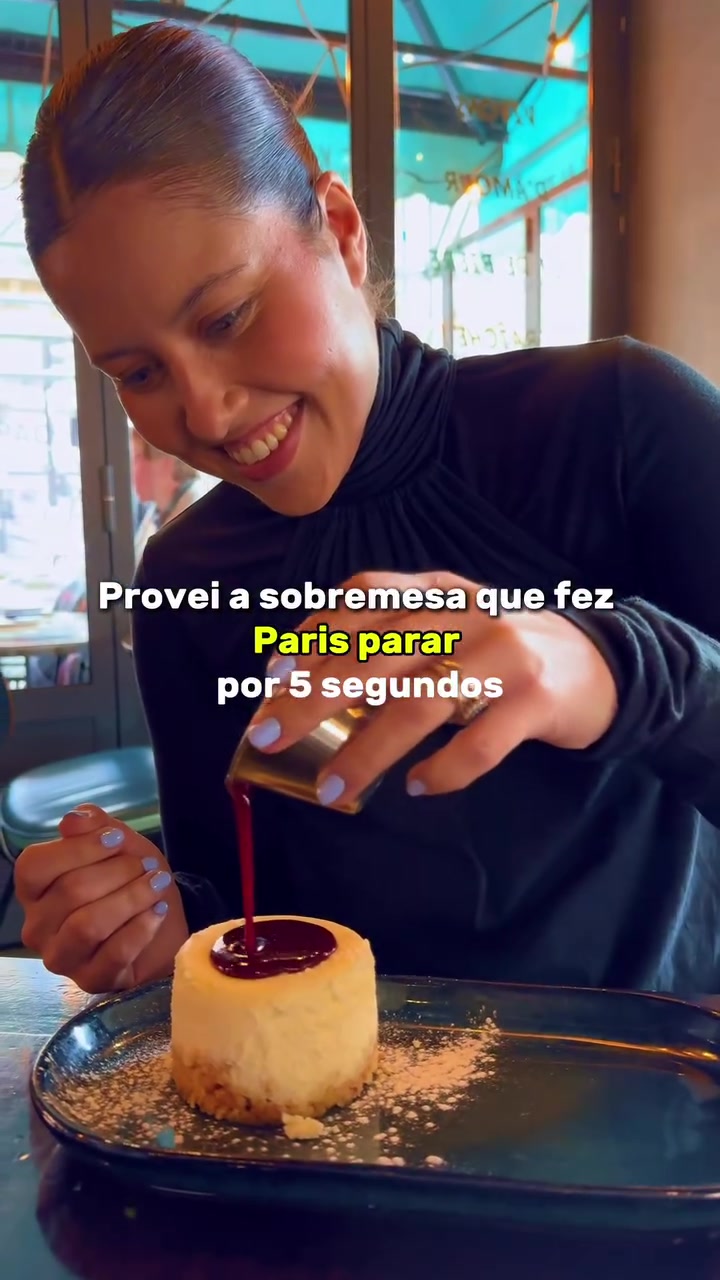 No Soho Trattoria, eu pedi o cheesecake mais famoso de Paris — e quando a calda quente caiu… eu entendi o porquê.
A reação? Impossível segurar a risada! 😂

Sério, tem como ver esse vídeo sem desejar uma colherada?

Qual foi a melhor sobremesa que você já provou em Paris?
Me conta nos comentários e já salva esse post pra quando quiser adoçar o roteiro 🫶🏼

#paris #sobremesaperfeita #viagemparis #gastronomiaparis #dicasparis