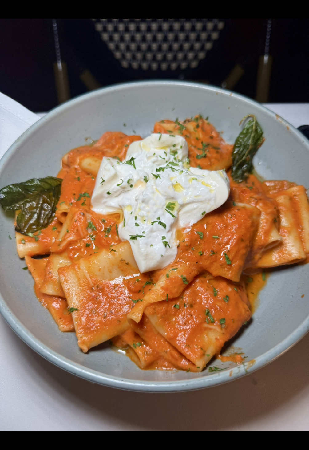 📍mezze on the river, fidi 

this mediterranean restaurant @Mezze on the River son River has amazing food but also indoor & outdoor seating! & this corn crème brûlée is one of a kind 🌽

what we got:
•mezze platter-labneh, tzatziki, hummus❤️
•tuna tartare 
•saganaki cigars ❤️
•paccheri alla vodka❤️
•lamb kebab❤️
•corn crème brûlée❤️
•molten chocolate cake

#bellyvibesonlyy #mezzeontheriver 