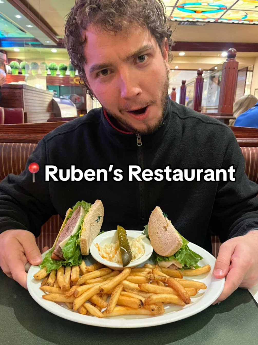 First time in Montreal,
Had to try a famous smoked meat sandwich at Ruben’s Restaurant 🇨🇦

#montreal #smokedmeat #foodreview #canada_life🇨🇦 #canada🇨🇦 