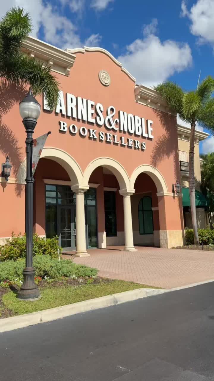 Such a sad thing to see, my favorite Banes & Noble is closing 🥲 #PembrokeGardens #pembrokepines #barnesandnoble 